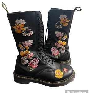 Doc Dr. Martens Vonda Embroidered